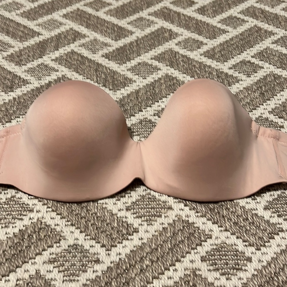 NWOT- nude convertible bra 38C